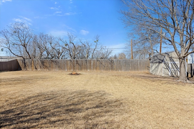 view of yard featuring an outbuilding and a fenced backyard