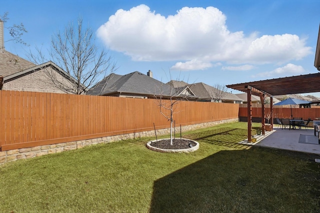 view of yard featuring a patio area, a pergola, and a fenced backyard