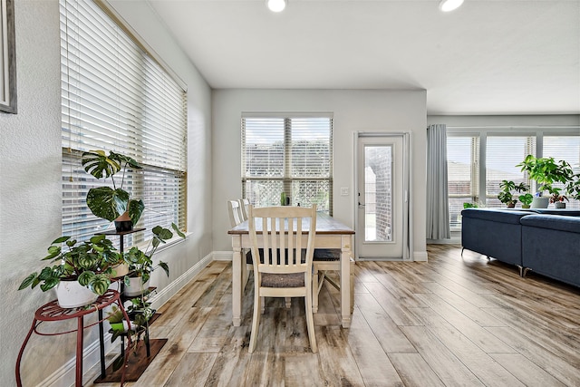 dining area featuring recessed lighting, light wood-type flooring, and baseboards