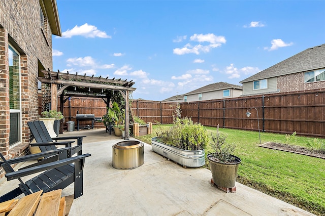 view of patio / terrace featuring a fenced backyard, a pergola, and area for grilling