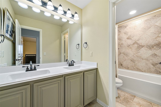 bathroom featuring shower / tub combo with curtain, a sink, toilet, and double vanity