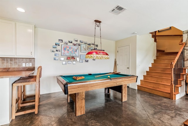 playroom with concrete floors, billiards, visible vents, and baseboards