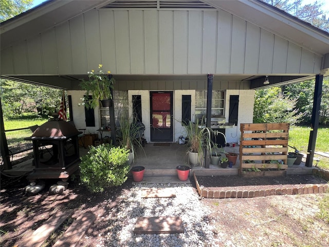 view of front of house featuring a porch