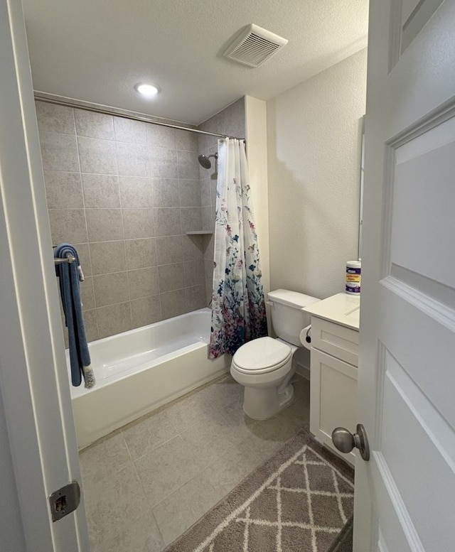 bathroom featuring vanity, visible vents, shower / bath combo, a textured ceiling, and toilet