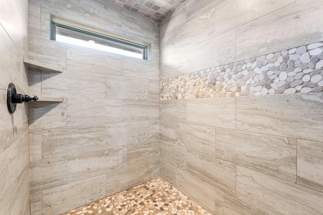 bathroom featuring a tile shower