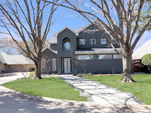 view of front of house featuring a front yard