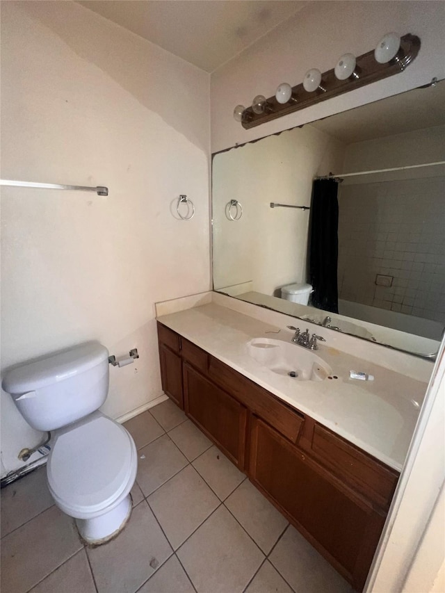 full bath featuring tile patterned flooring, vanity, toilet, and a shower with curtain