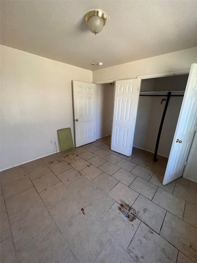 unfurnished bedroom featuring a closet