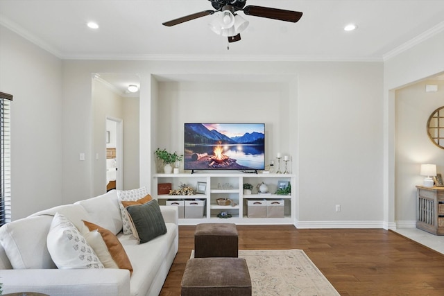 living room featuring crown molding, recessed lighting, a ceiling fan, wood finished floors, and baseboards