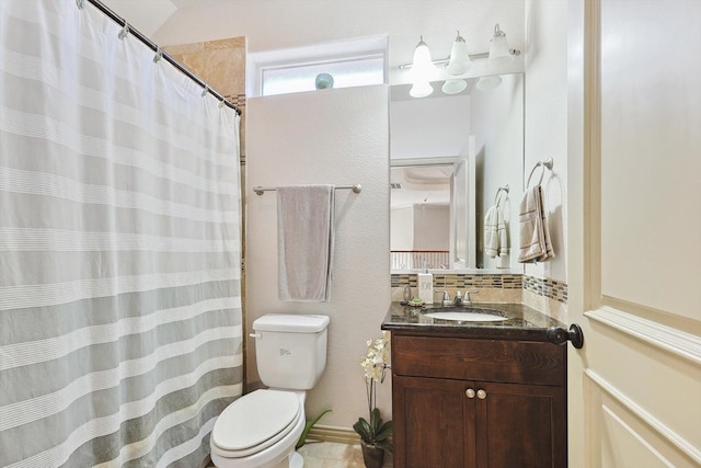 full bathroom with a shower with shower curtain, vanity, toilet, and decorative backsplash