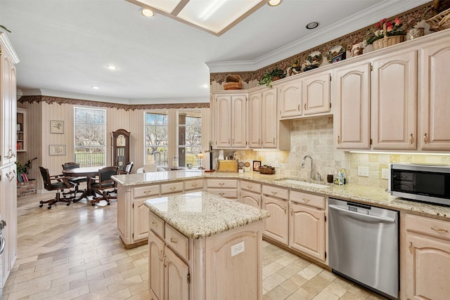 kitchen featuring stainless steel appliances, backsplash, a sink, a kitchen island, and a peninsula