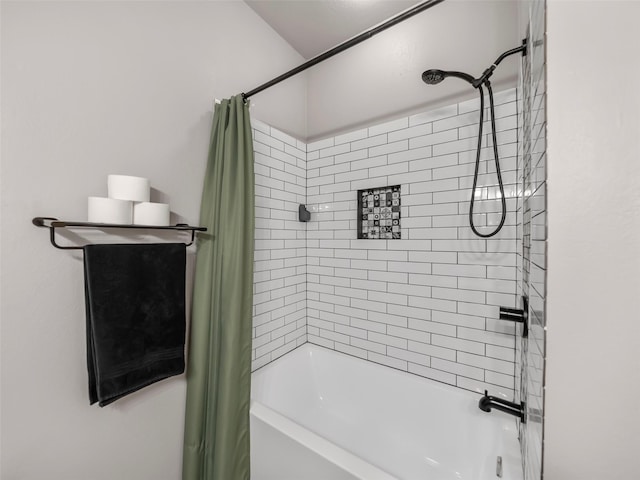 bathroom featuring shower / tub combo