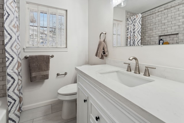 full bathroom with toilet, vanity, baseboards, and a shower with shower curtain