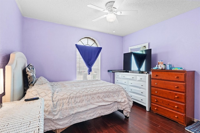 bedroom with dark wood finished floors, a textured ceiling, and ceiling fan