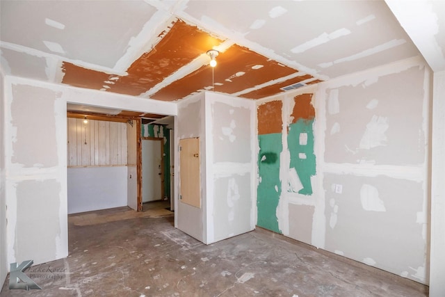 empty room featuring unfinished concrete flooring