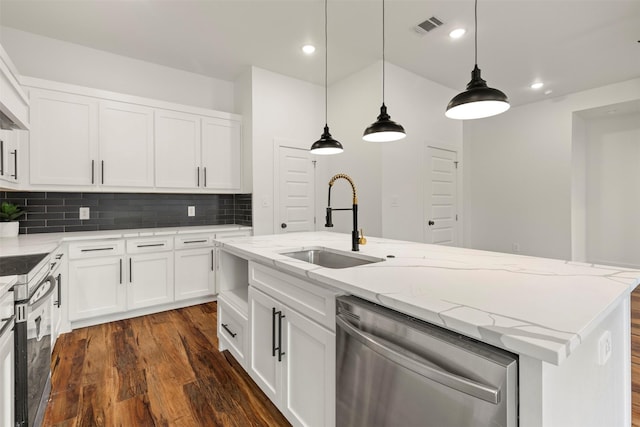 kitchen with dark wood-style flooring, a sink, visible vents, appliances with stainless steel finishes, and backsplash