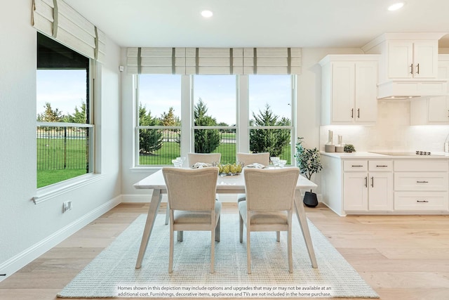 dining area with recessed lighting, light wood-type flooring, and baseboards