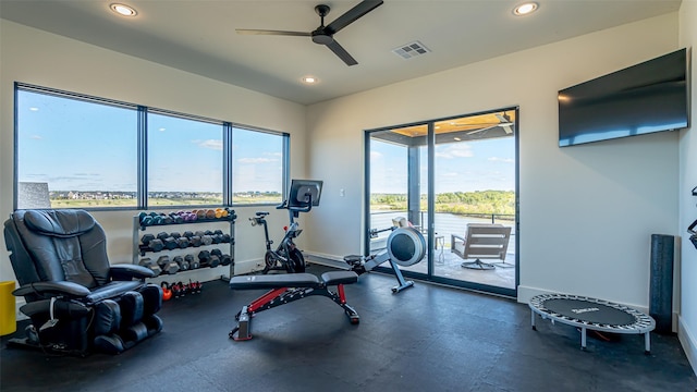 exercise room with recessed lighting, visible vents, ceiling fan, and baseboards