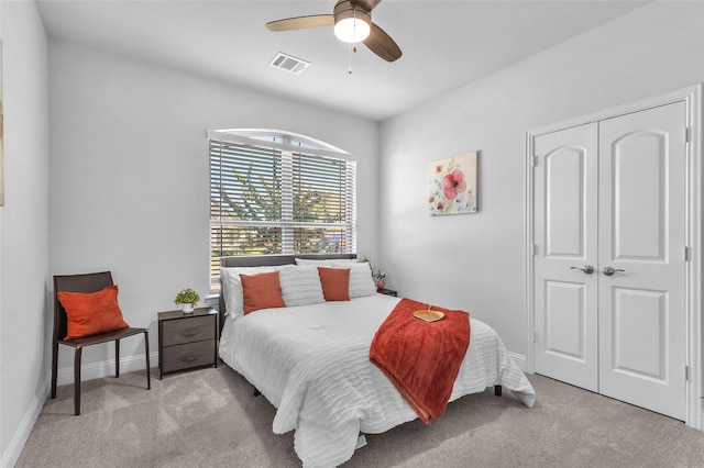 bedroom featuring carpet floors, a ceiling fan, visible vents, baseboards, and a closet