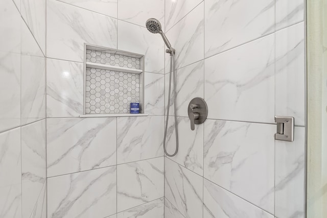 details featuring tiled shower