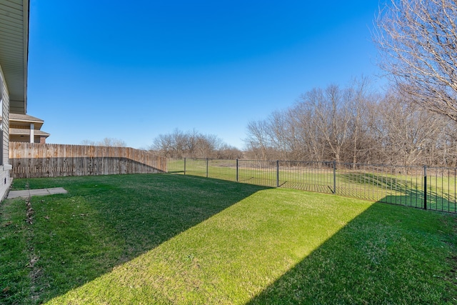 view of yard featuring a fenced backyard