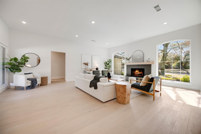 living room featuring a healthy amount of sunlight, recessed lighting, visible vents, and light wood-style floors