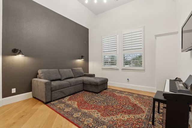 living area featuring light wood-style flooring and baseboards