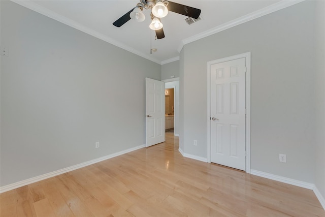 unfurnished bedroom featuring ceiling fan, visible vents, baseboards, light wood-style floors, and ornamental molding