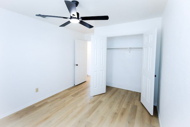 unfurnished bedroom with light wood-style floors, ceiling fan, baseboards, and a closet