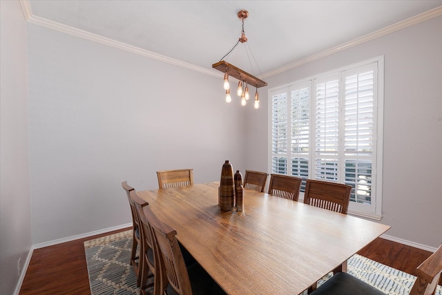 dining area featuring ornamental molding, wood finished floors, and baseboards