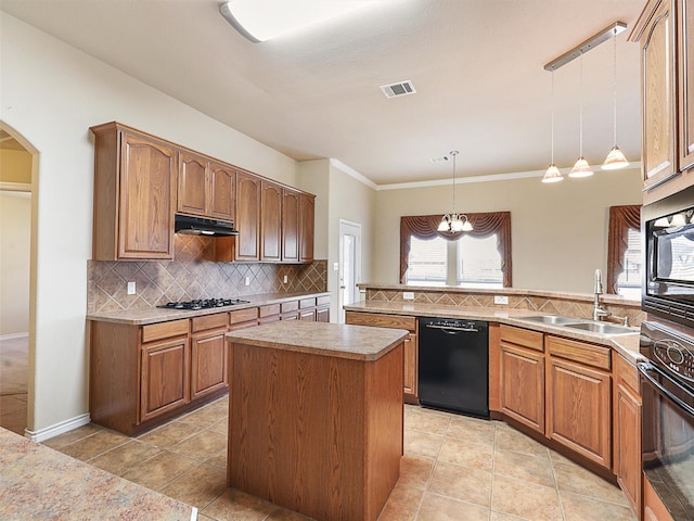 kitchen with arched walkways, visible vents, a sink, under cabinet range hood, and black appliances