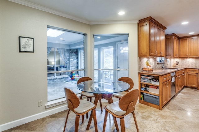 dining area with baseboards, ornamental molding, and recessed lighting