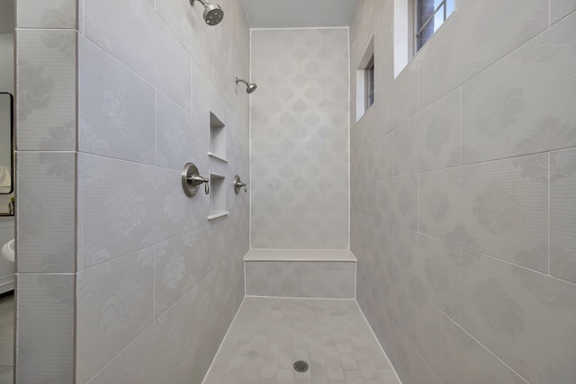 bathroom featuring tiled shower