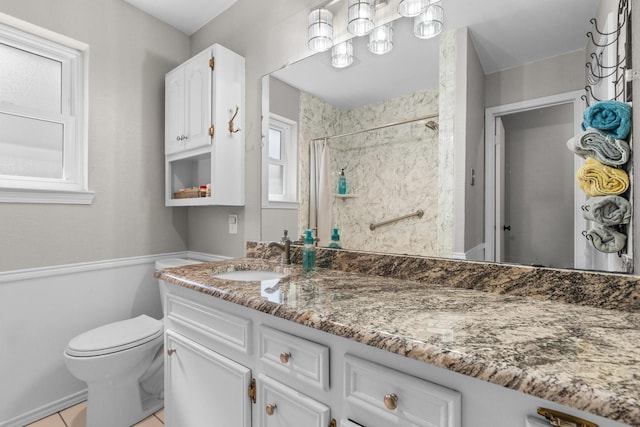 bathroom with toilet, a shower with curtain, and vanity