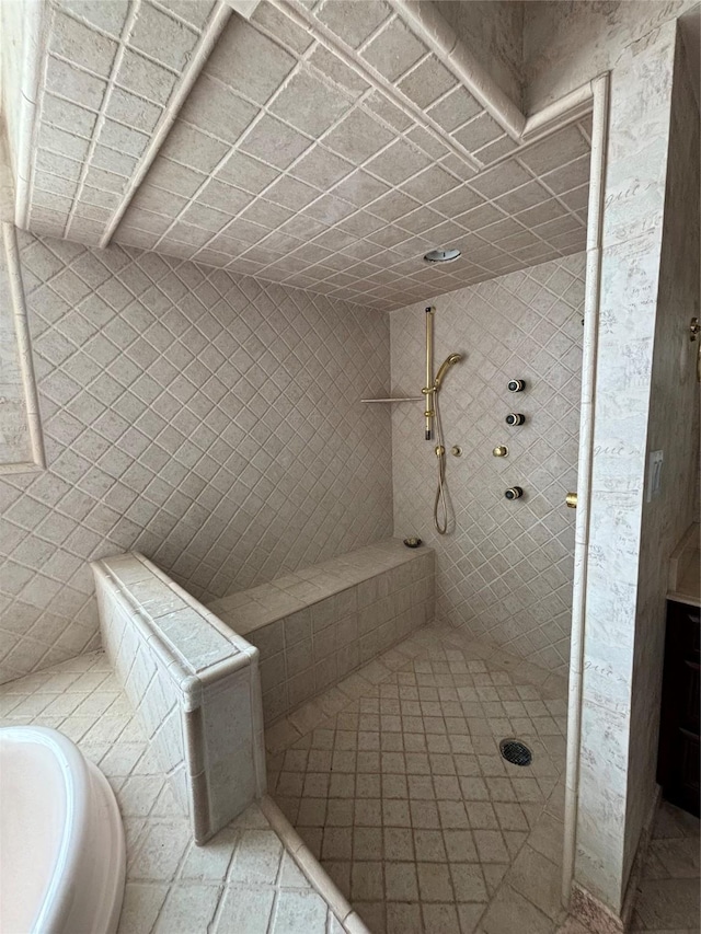 full bathroom featuring a tile shower