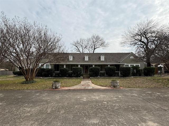 view of front of home with a front yard