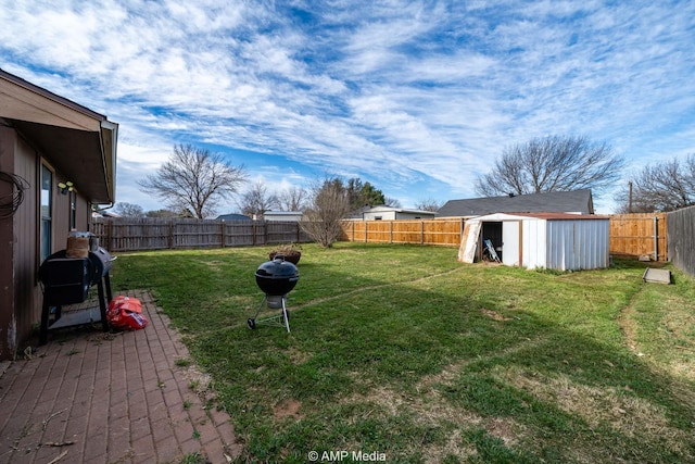 view of yard featuring a fenced backyard, an outdoor structure, and a shed