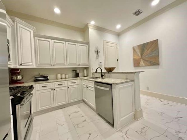 kitchen featuring recessed lighting, stainless steel appliances, a peninsula, a sink, and marble finish floor