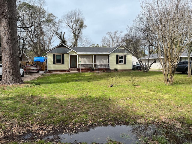 single story home featuring a front lawn