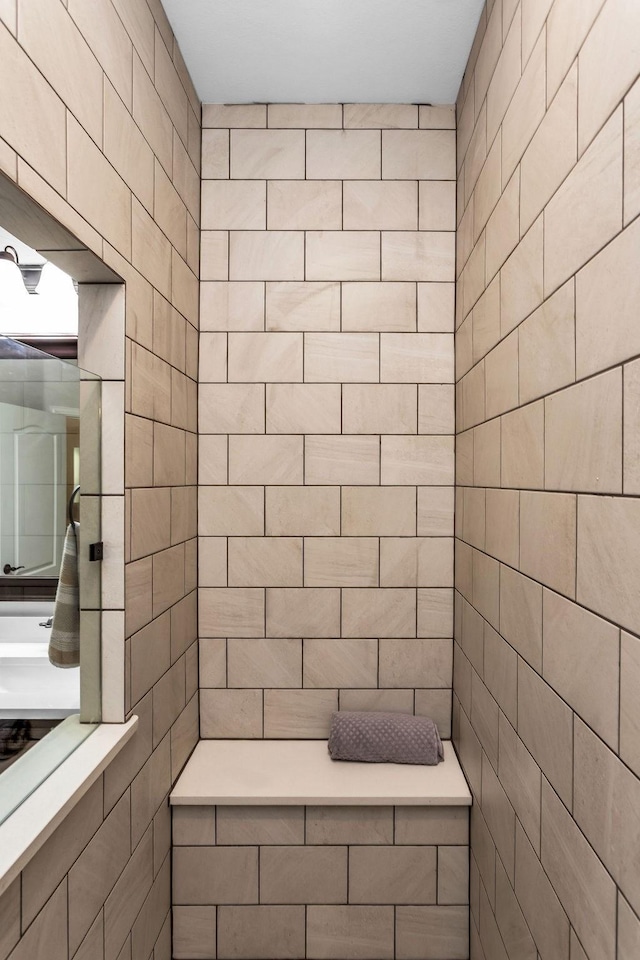 bathroom featuring tiled shower