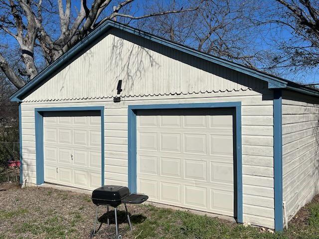 view of detached garage