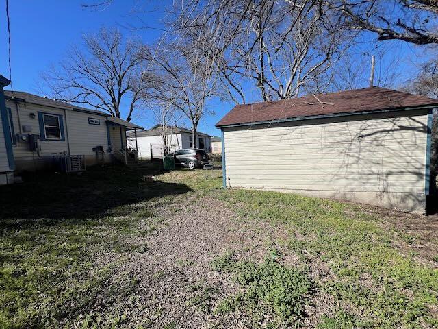 view of yard featuring central AC unit