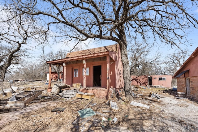 view of outdoor structure with an outbuilding