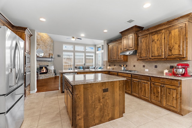 kitchen featuring stainless steel appliances, visible vents, under cabinet range hood, and light tile patterned flooring