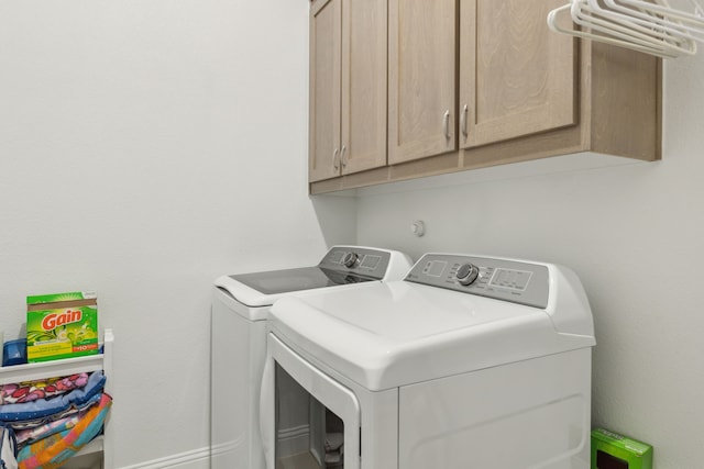 laundry room featuring cabinet space and washing machine and clothes dryer