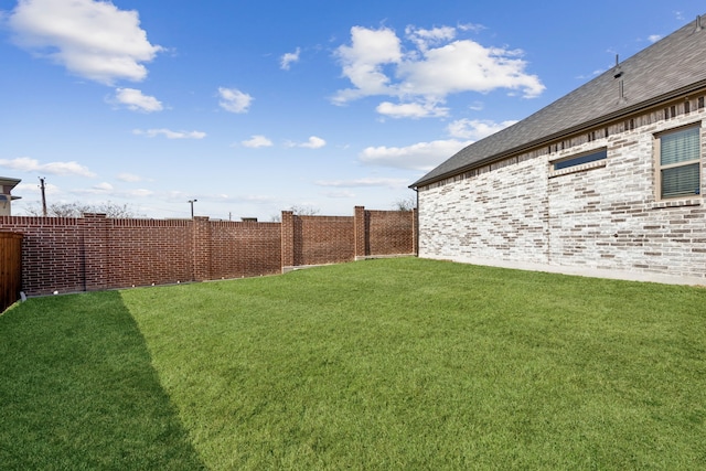 view of yard featuring a fenced backyard