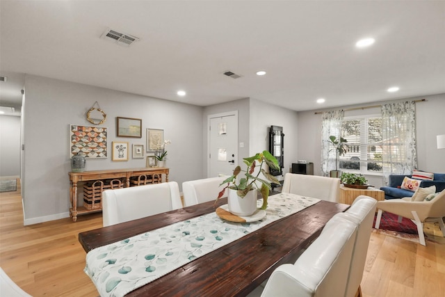 dining space featuring baseboards, recessed lighting, visible vents, and light wood-style floors