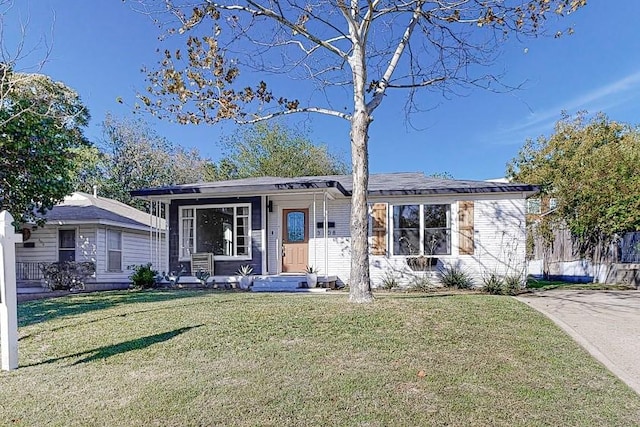 view of front of house with a front yard