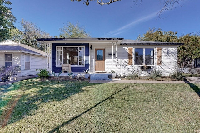 view of front of home featuring a front yard