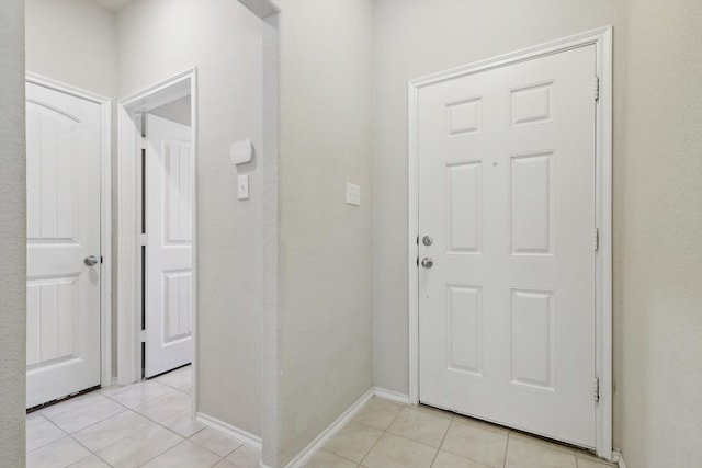 entrance foyer featuring light tile patterned floors and baseboards